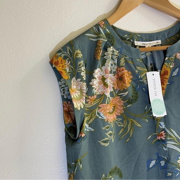 Brand New, Fun 2 fun green floral blouse size extra small - Picture 3 of 6